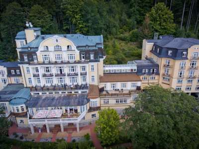 LÁZEŇSKÝ HOTEL ROYAL