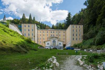 HOTEL ZDRAVILIŠKI DVOR